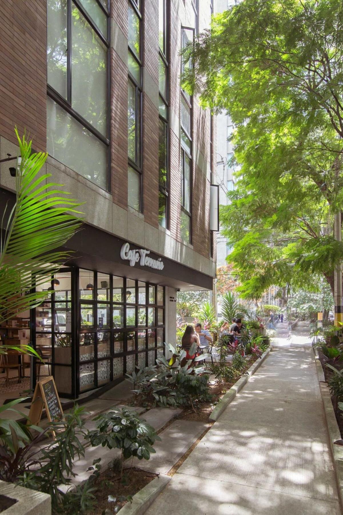 Enchanted Elegance In Laureles *